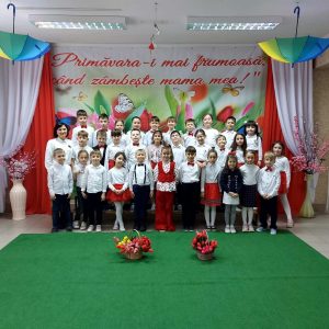 Elevii clasei I au venit cu cele mai frumoase flori și mai profunde gânduri pentru ființa care le-a dat viață – Mama